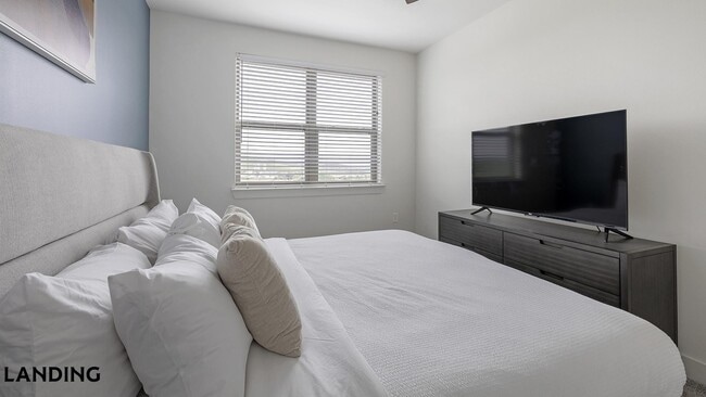 Photo - 502 E College St Unit 445