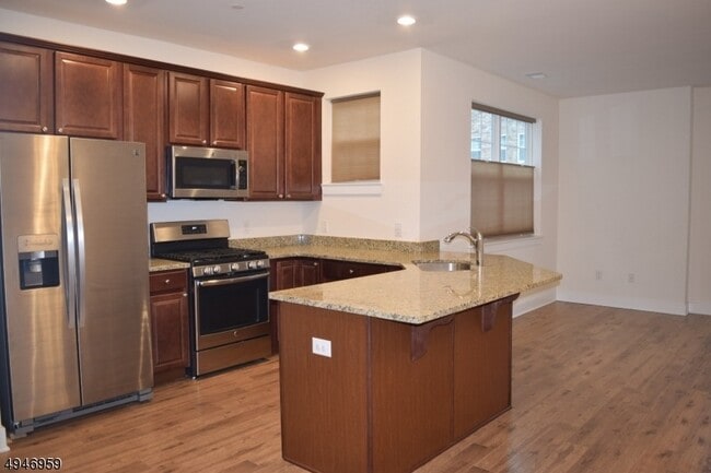 Photo - 229 Parkview Ln