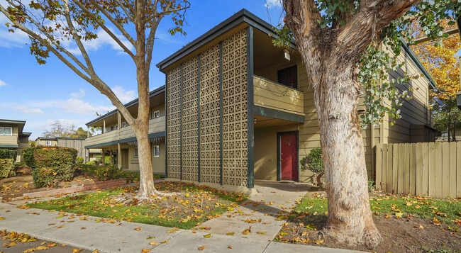 Photo - Emerald Estates Apartments