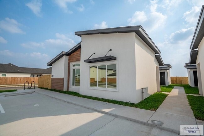 Building Photo - 3604 Hidalgo Cir