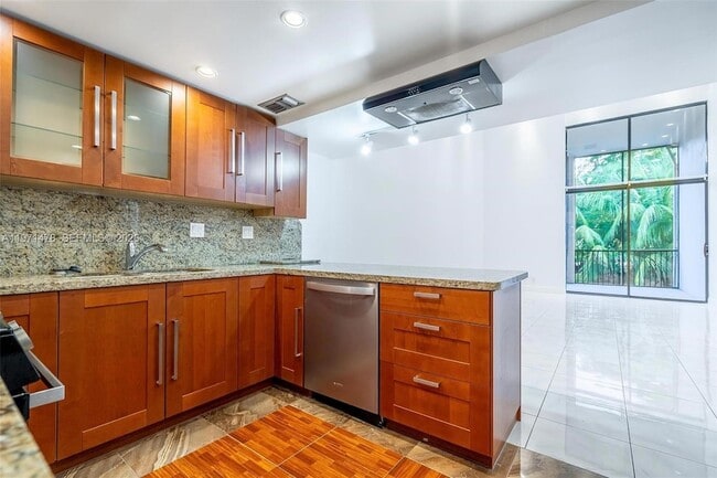 Building Photo - 20347 W Country Club Dr