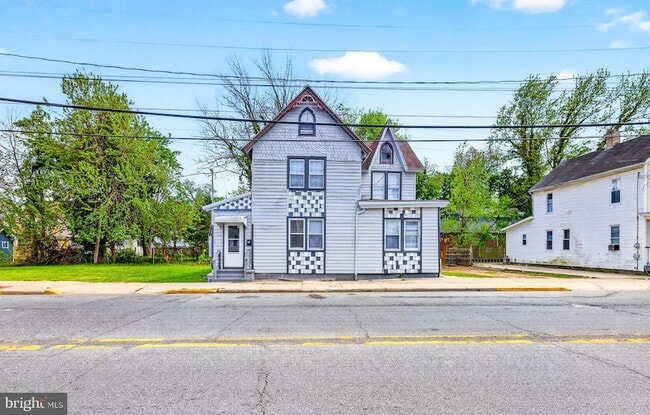 Photo - 214 W Division St