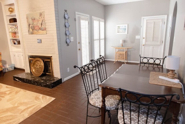 Building Photo - 2929 Canterbury Ct Unit ID1043474P