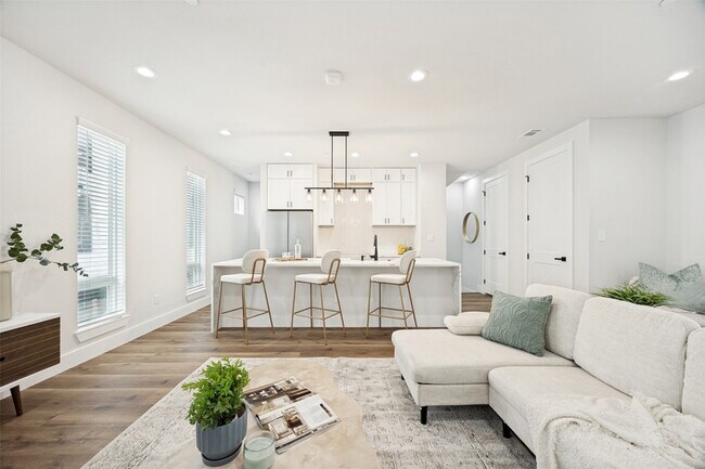 Photo - 5637 Live Oak St Unit 201