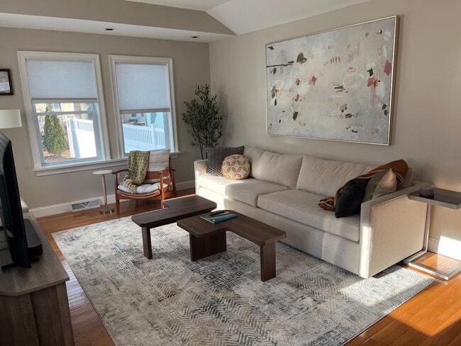 Building Photo - 99 W Circular St Unit ID1388803P