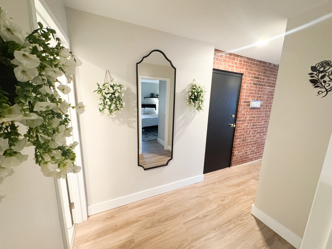 Floor Plan - 2 Bed 1 Bath-Ruby's Retreat-Furnished