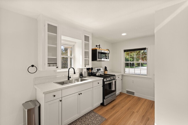 Photo - 611 E 260th St Unit ID1061076P