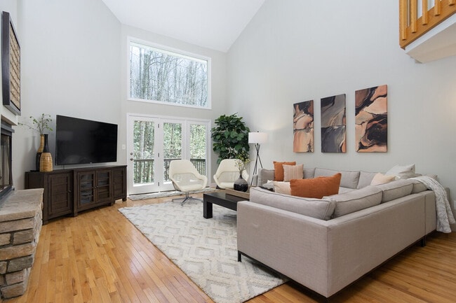Building Photo - 19 Shady Brook Ln Unit SI ID1590580P