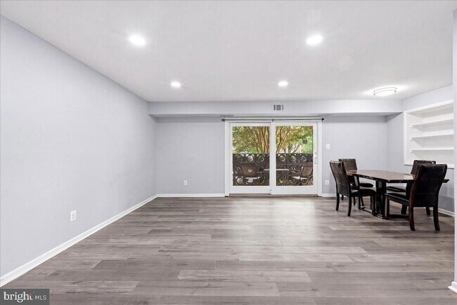 Photo - 218 Locust St SE Unit 142