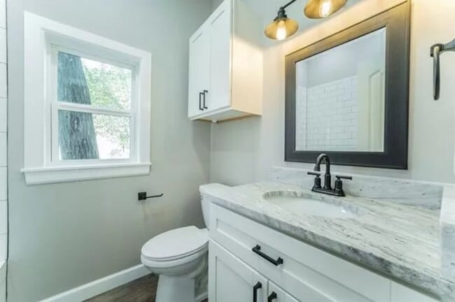 Photo - 710 N Rusk St