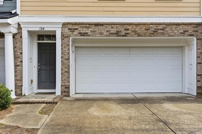 Photo - 124 Palm Cove Way