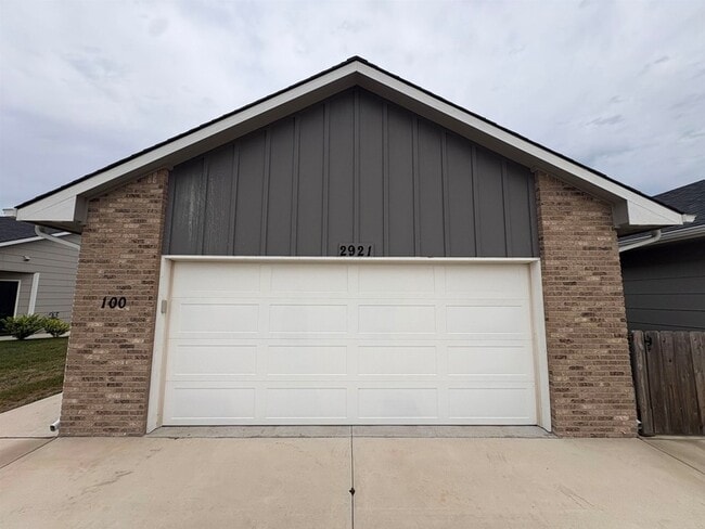 Building Photo - 2921 S Maize Ct