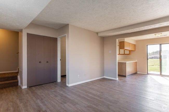 Rolling Meadows - Orrville, OH 2 units available | CorporateHousing