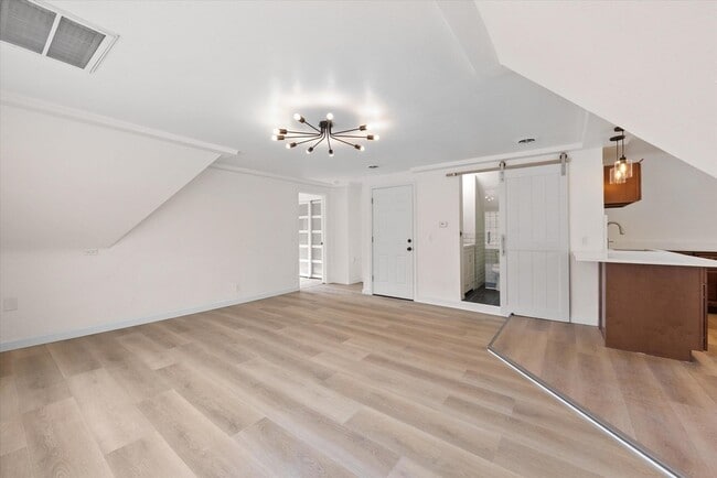 Photo - 2026 E Kenilworth Pl