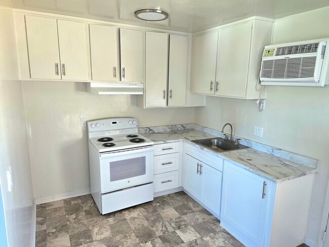 Kitchen - Junior - Cameo Somerset Apartments
