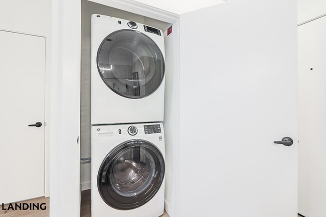 Building Photo - 2623 Keene St Unit 518