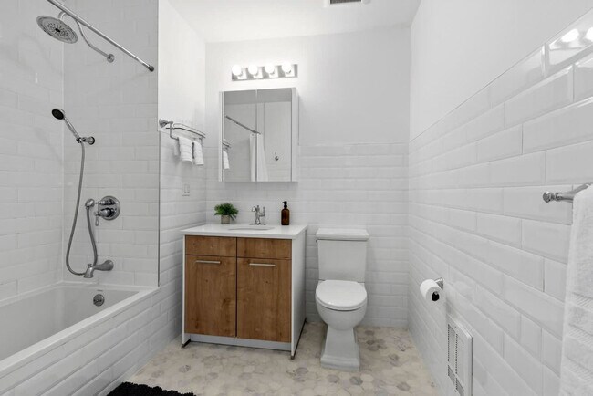 Photo - 517 W 45th St Unit ID1224963P