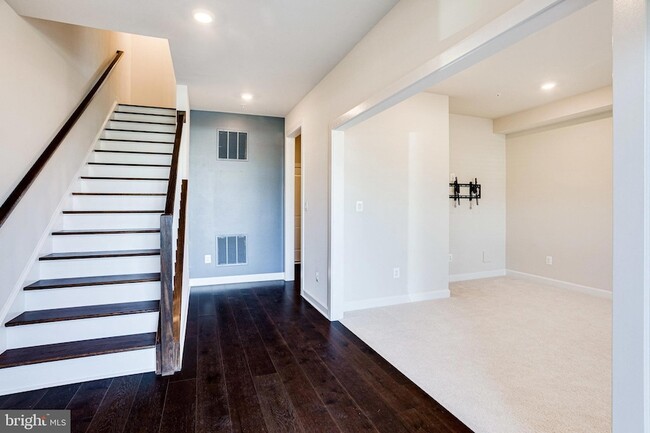 Photo - 43469 Grandmoore St