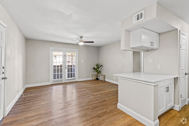 1BR, 1BA - 667SF (A1) - Living Room - The Paxton