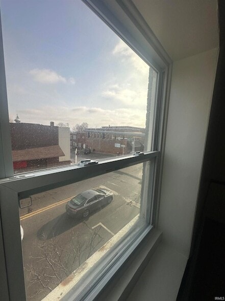 Photo - 104 W Michigan St