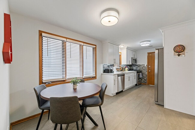 Photo - 2034 W Berteau Ave Unit ID1229889P