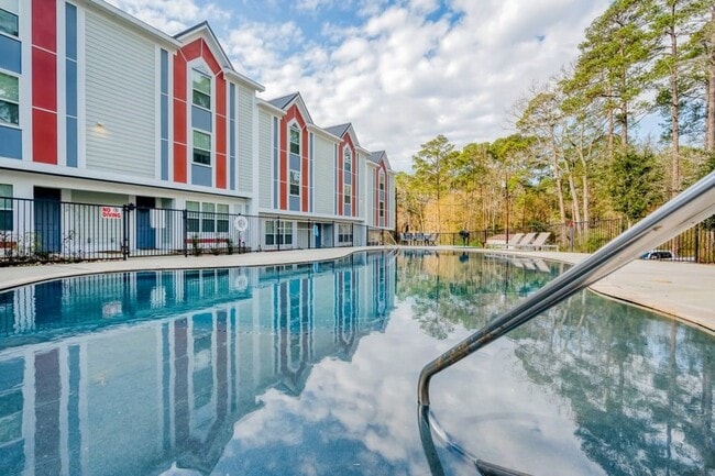 Building Photo - 3730 Boettcher Dr Unit 401