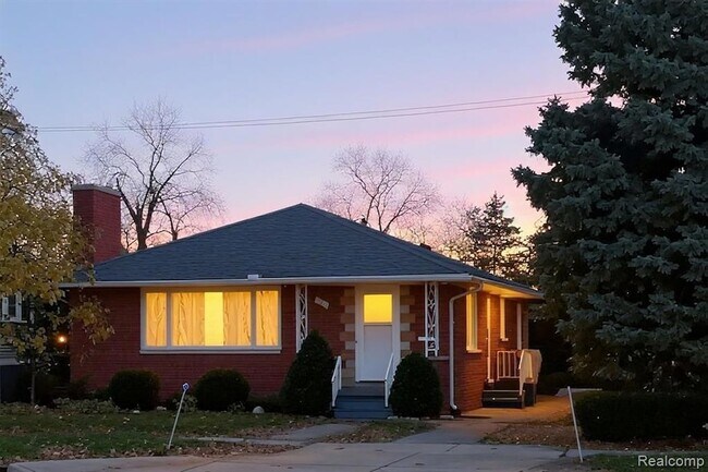 Photo - 734 N Monroe St