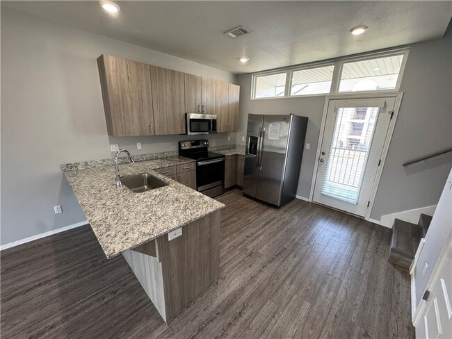 Photo - 1636 S Razorback Rd