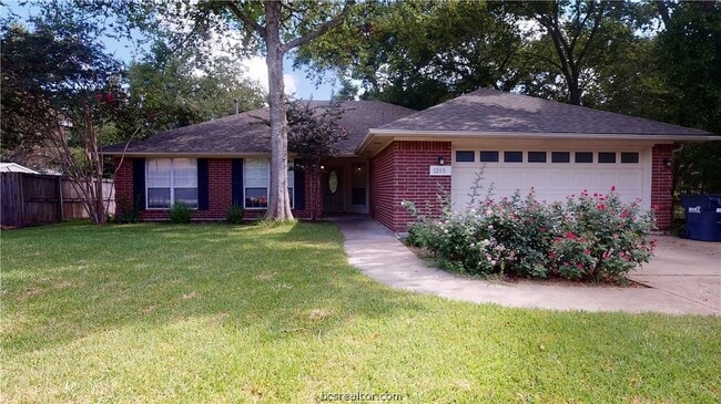Building Photo - 1215 Glade St