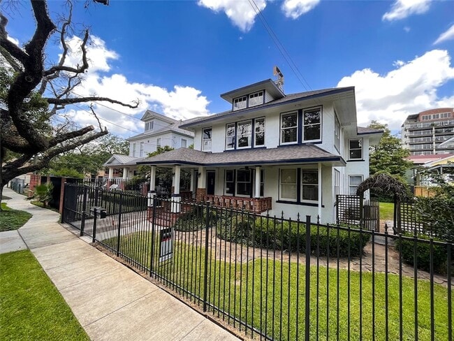 Building Photo - 304 Sul Ross St