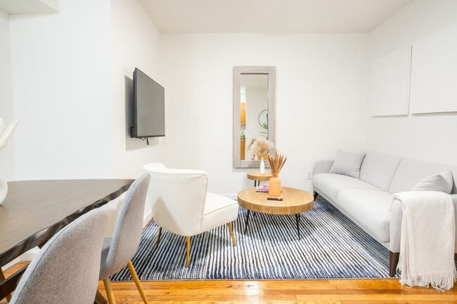 Building Photo - 220 E 49th St Unit FL3-ID1021974P