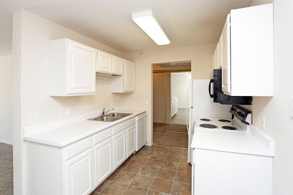 Floor Plan - Spacious master suite + walk thru kitchen & vau...