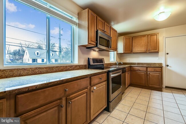 Photo - 210 E Hamilton Ave
