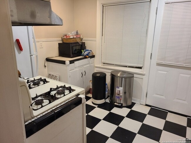 Photo - 335 E Rosewood Ave