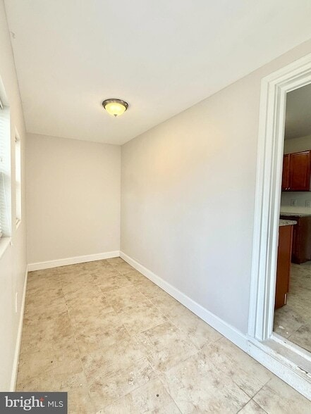 Photo - 1235 Maple St