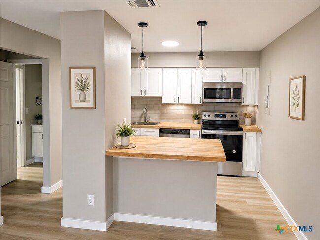 Building Photo - 345 FM86 Unit 12