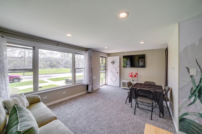 Photo - 544 E 92nd Pl Unit ID1306077P