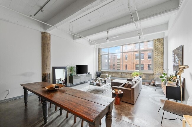 Photo - 700 N Washington Ave