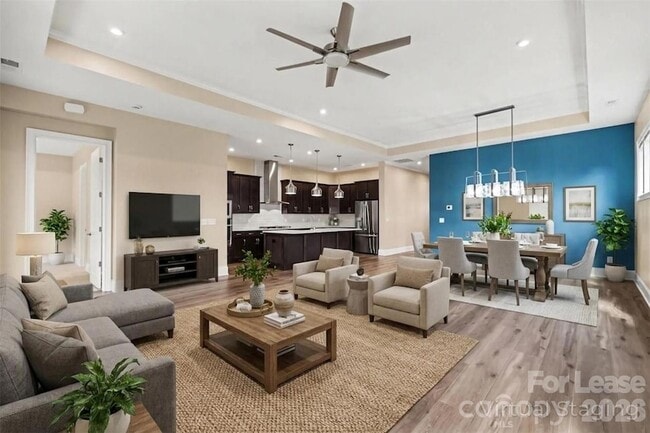 Building Photo - 2026 Lake Como Dr