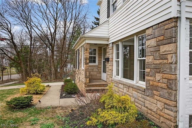 Photo - 20945 Halworth Rd