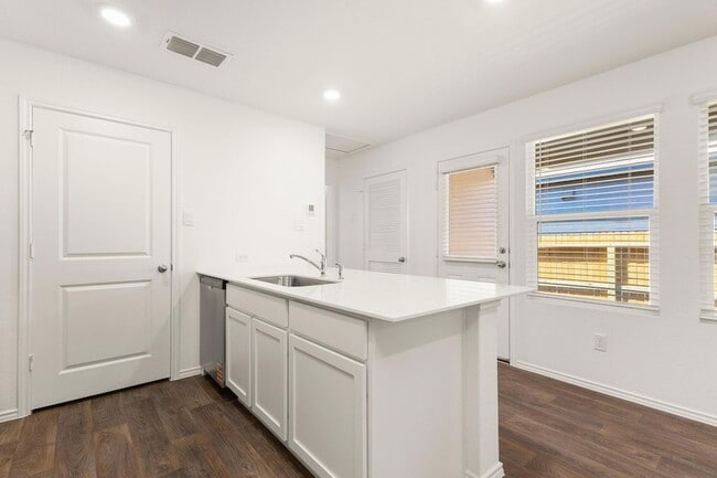 Photo - 2038 Zephyr Lily