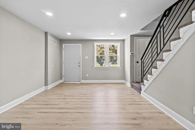 Photo - 1072 Tremont Dr