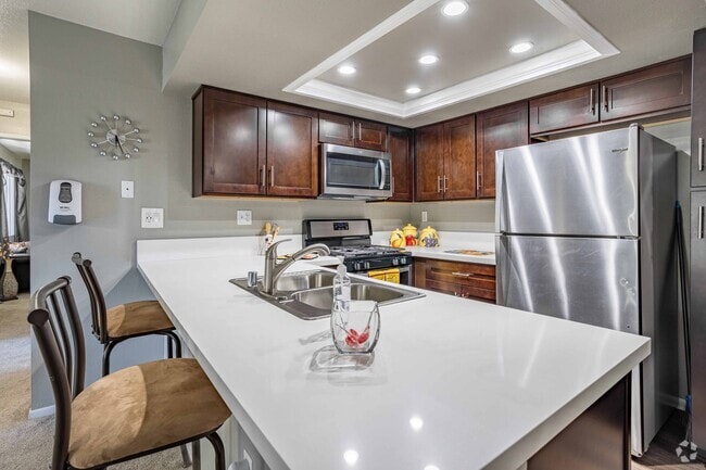 2BR, 2BA - 825 SF - Park West Apartments
