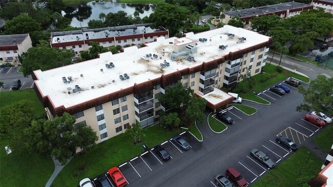 Building Photo - 4152 Inverrary Dr Unit 202