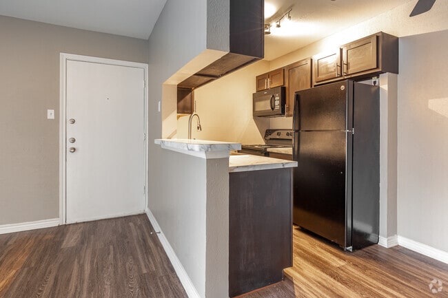 Kitchen - Summer Green Apartments