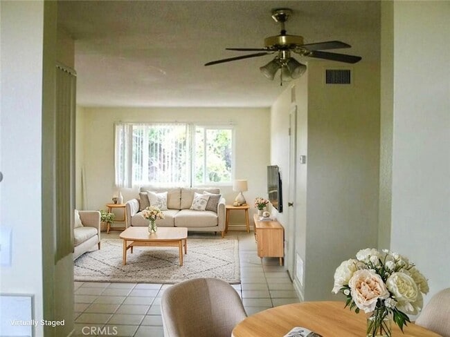 Building Photo - 22855 Vanowen St Unit 4