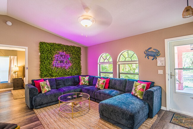 Building Photo - 5280 S Elm Ave Unit SI ID1049726P