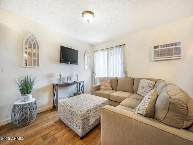 Photo - 2305 E Main St Unit 1