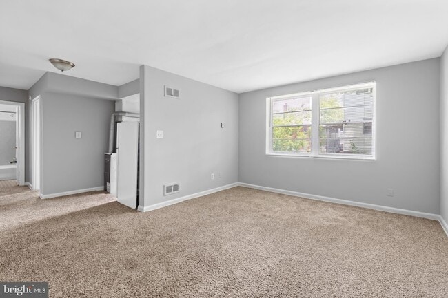 Building Photo - 206 Trenton Pl SE