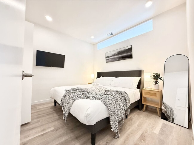 Photo - 501 N Perth St Unit ID1289472P